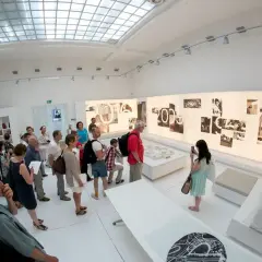 Pawilonu Czterech Kopuł muzeum sztuki współczesnej – historia i wystawy