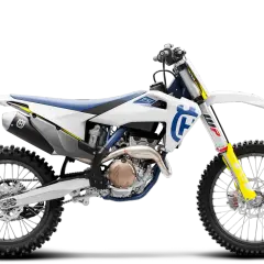 Husqvarna FC 250, z dumą prezentuje swoje możliwości. Ile koni ma ten potwór?