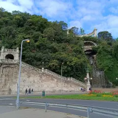 Geologia Wzgórza Gellérta: Odkryj skalne serce Budapesztu