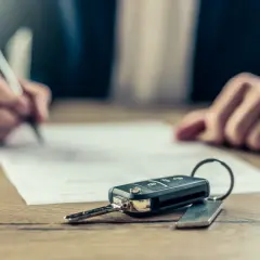 Czy muszę wypowiedzieć umowę OC poprzedniego właściciela, aby zaoszczędzić?