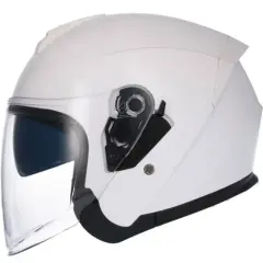 Casco jet blanco con pantalla transparente, cumpliendo la normativa de cascos jet para tu seguridad.