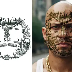 Mężczyzna z tatuażem na twarzy, przedstawiającym broń, skorpiona, czaszkę i napis "Gangsta Life".