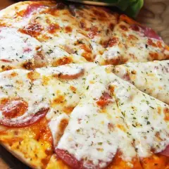 Jaki ser na pizzę? Odkryj najlepsze opcje i smaki dla idealnej pizzy