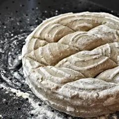Ile zakwasu na 500g mąki? Odkryj idealne proporcje dla smaku