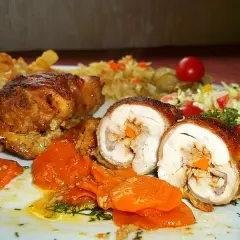 Co zrobić z ugotowanych udek kurczaka? 10 pysznych pomysłów na dania