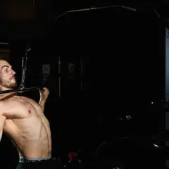 Trening split co to? Odkryj skuteczne metody podziału treningu