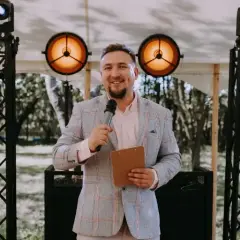 Ile kosztuje DJ na 40 urodziny? Sprawdź ceny i porady przed wyborem