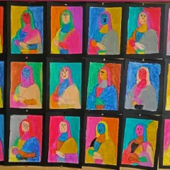 Exposiciones de arte infantil: proyecto "La Mona Lisa para niños" con retratos coloridos y creativos.