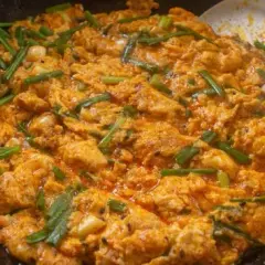 Curry: Zdrowie na talerzu? Odkryj moc kurkuminy i pułapki.