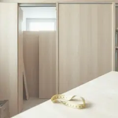 Jak zrobić drzwi do szafki? Poradnik DIY krok po kroku