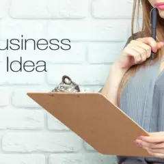 Kobieta z długopisem zastanawia się nad "Business Idea". Jak napisać biznesplan?