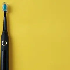 Szczoteczka soniczna czy zwykła - która naprawdę lepiej dba o zęby?