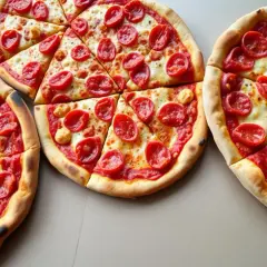 Pizza 45 cm: Ile kalorii? Poznaj jej prawdziwą wartość!