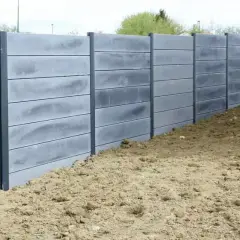 Płot betonowy krok po kroku: Jak uniknąć błędów i ile kosztuje?