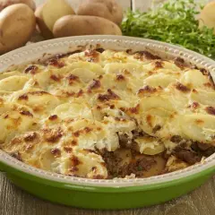 Zapiekanka z mięsem mielonym i ziemniakami: przepis krok po kroku