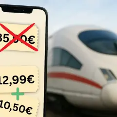 Günstige Zugreisen in Deutschland: Ein Handy zeigt Angebote für Bahntickets. Ein teures Ticket ist durchgestrichen, darunter günstige Optionen.