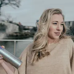 Gdzie wyrzucić opakowanie po lakierze do włosów, aby nie szkodzić środowisku?