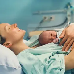 Jak przyspieszyć poród? Bezpieczne metody domowe i szpitalne