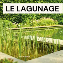 Un bassin de lagunage naturel avec des roseaux et une zone de nage. Le lagunage est une méthode écologique pour traiter l'eau.