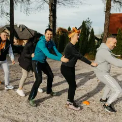Zabawy integracyjne dla młodzieży, które budują zaufanie i relacje