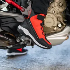 Jakie buty motocyklowe na lato zapewnią komfort i ochronę?