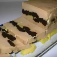 Tranche de foie gras mi-cuit aux pruneaux, une recette foie gras armagnac qui promet un délice.