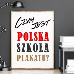 Plakat z napisem "Czym jest Polska szkoła plakatu?". Obok lampka i białe wazony. Na półce książki.