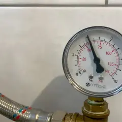 Ciśnienie wody w domu: Zmierz, zdiagnozuj, rozwiąż problem!