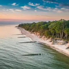 Ile kosztuje nocleg nad morzem? Sprawdź ceny i oszczędzaj na wakacjach