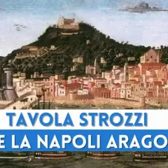 La Tavola Strozzi raffigura Napoli aragonese, con il Castel Nuovo e la città che si estende verso il colle del Vomero.