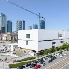Muzeum sztuki nowoczesnej kamera - zobacz postęp budowy na żywo