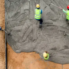 Jak długo schnie wylewka betonowa? Poznaj kluczowe czynniki wpływające na czas schnięcia