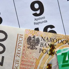 Od czego zależy termin wypłaty emerytury? Poznaj kluczowe czynniki