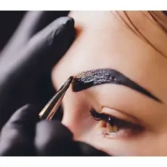 Henna do brwi: pudrowa czy żelowa? Wybierz idealny kolor i typ!