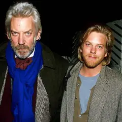 Donald Sutherland mit seinem Sohn Kiefer. Ein Vater-Sohn-Moment, der die Familiengeschichte der Donald Sutherland Kinder widerspiegelt.