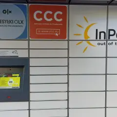 Paczkomat InPost z logo OLX i CCC. Ekran pokazuje instrukcje, ułatwiając generowanie kodu QR do nadania paczki.