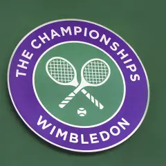 Herb Wimbledon, miasto znane z tenisa, prezentuje swoje słynne logo z rakietami i piłką.