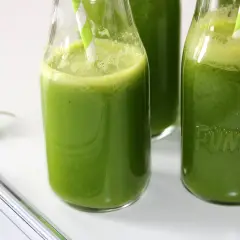 Koktajl z pietruszki na noc: Śpij lepiej, detoksuj, piękniej!