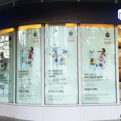 Witryna PKO Banku Polskiego z reklamą pożyczki konsolidacyjnej. RRSO 9,38% to atrakcyjna pko bp stopa bazowa.