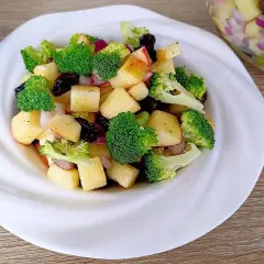 Ensalada de brócoli y manzana: Receta fácil, sana y versátil