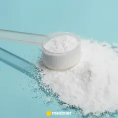 Biały proszek, prawdopodobnie siarka organiczna, na miarce. Stosowana na stawy, skórę i włosy.