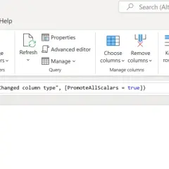Interfaccia di Power Query con opzione "Dividi colonna per delimitatore" selezionata, utile per organizzare testo in colonne Excel.