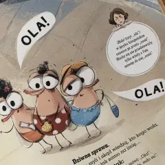 Ilustracja z książki logopedycznej dla 3 latka. Zabawne stworki mówią "OLA!", ucząc się przywitań.
