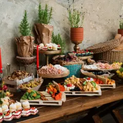Ile kosztuje catering na 18. urodziny? Planuj budżet mądrze!