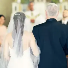 Po której stronie pan młody w kościele? Tradycja i symbolika ustawienia