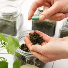Jak leczyć zaćmę domowymi sposobami? Skuteczność i ryzyko naturalnych metod