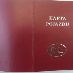 Czerwona okładka dokumentu z napisem "KARTA POJAZDU" i symbolem "PL".