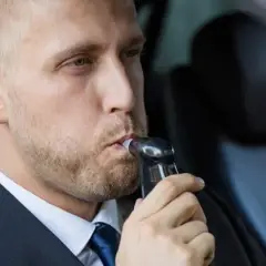 Jak działa alkomat świeczka? Poznaj sekrety pomiaru alkoholu