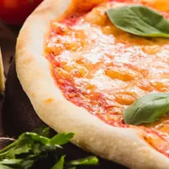 Jak się pisze pizza? Poznaj prawidłową pisownię i wymowę