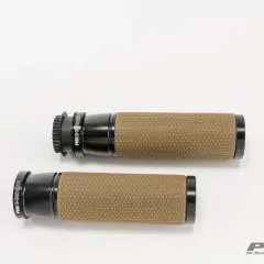 Coppia di manopole moto vintage Puig, color sabbia con grip antiscivolo e finiture nere.